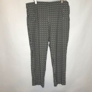 Chico's Black and White Tapered Pull On Pants